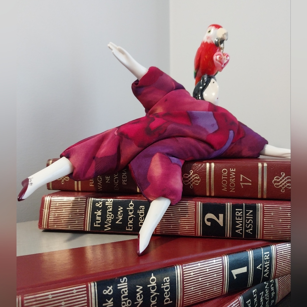 Artistic Ceramic Figurine with Parrot - Picture 10 of 14